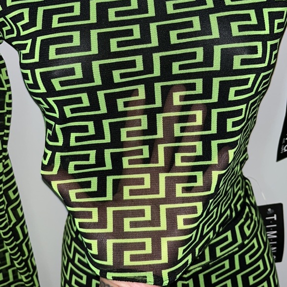 Long Sleeve Mesh Two Piece Biker Short Set with Geometric Print - Picture 4 of 6